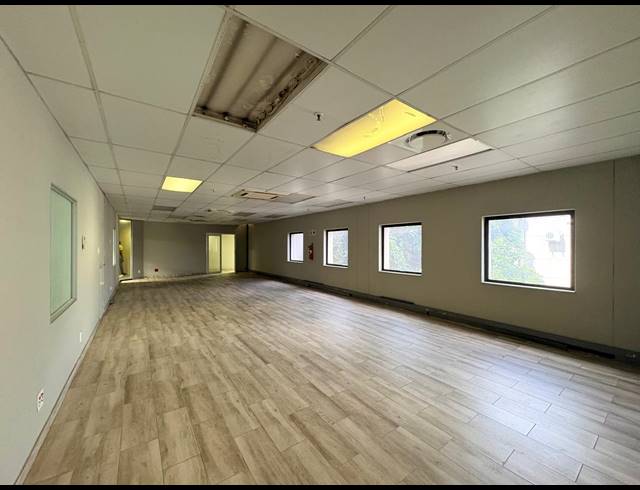 1,880M² OFFICE TO LET IN VORNA VALLEY